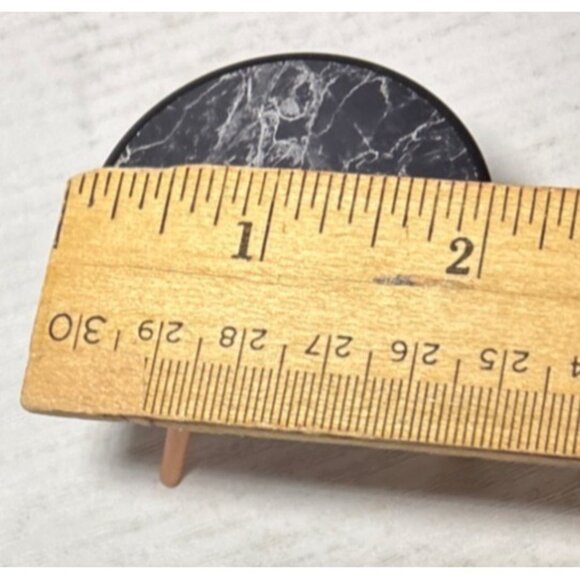 MGA LOL Surprise OMG Doll Furniture Modern Table 2" x 2" x 1.5" Faux Marble Top - Picture 4 of 4